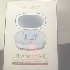 Complete 3 in 1 system microdermabrasion, pore extraction, kinetic toning